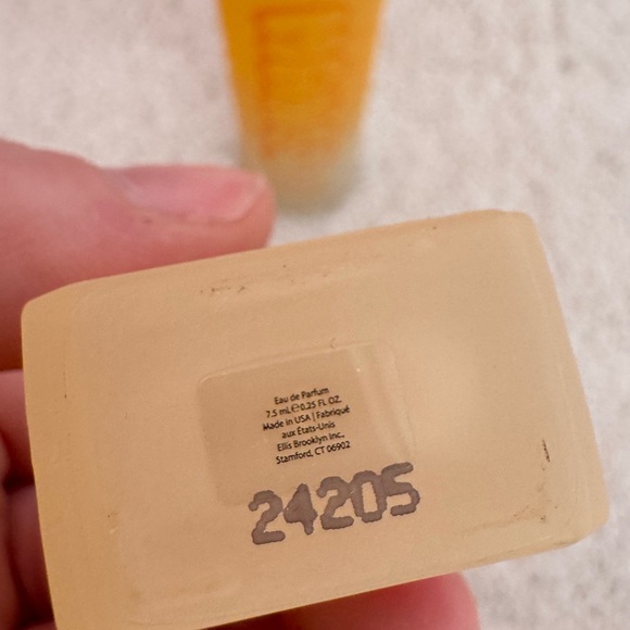 Ellis Brooklyn Mango Milkshake Hair and Body Mist + Vanilla Milk Bundle - Picture 5 of 5